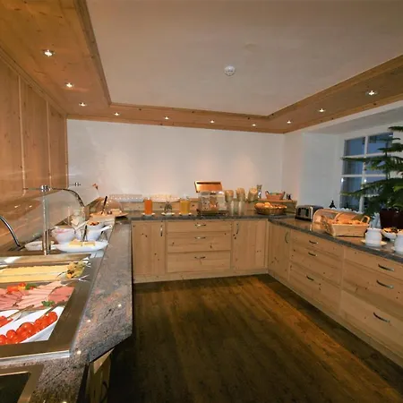 Hotel Zur Traube Schwarzwaldhotel & Restaurant Am Titisee 3*