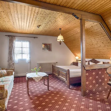 Zur Traube Schwarzwaldhotel & Restaurant Am Titisee 圣玛尔根