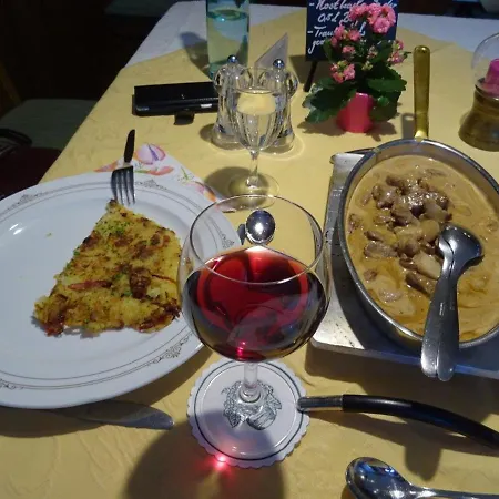 Zur Traube Schwarzwaldhotel & Restaurant Am Titisee 酒店 3*