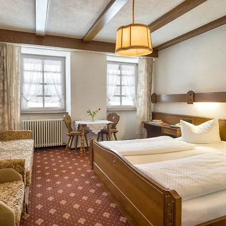 酒店 Zur Traube Schwarzwaldhotel & Restaurant Am Titisee 圣玛尔根