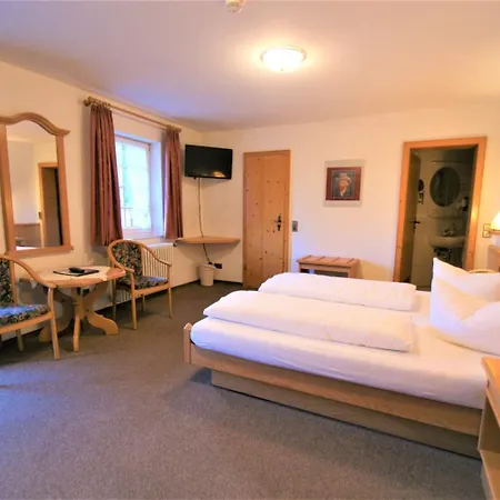 Zur Traube Schwarzwaldhotel & Restaurant Am Titisee 酒店 圣玛尔根