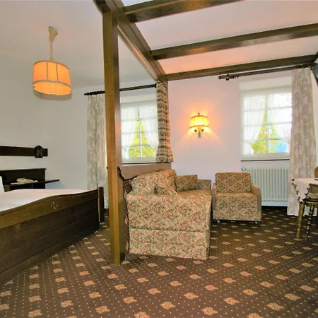 酒店 Zur Traube Schwarzwaldhotel & Restaurant Am Titisee 圣玛尔根