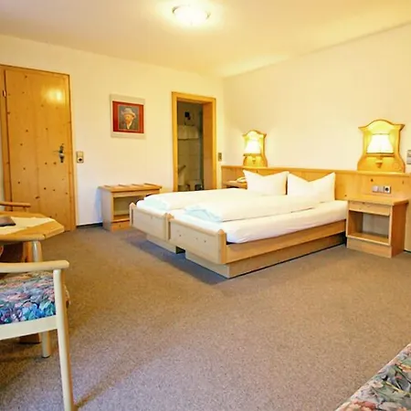 酒店 Zur Traube Schwarzwaldhotel & Restaurant Am Titisee 圣玛尔根